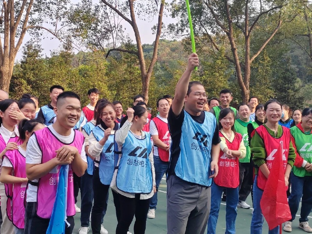 創(chuàng)意無限 慧聚元旦丨2024年創(chuàng)慧電子元旦團建活動